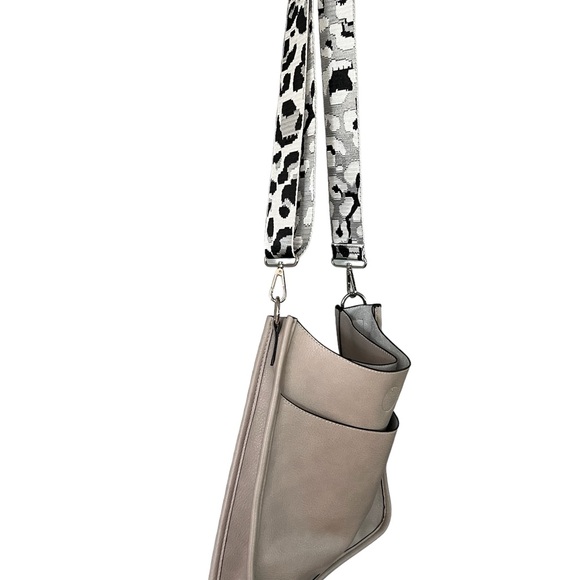 EUC Coco + Carmen Crossbody Bag - Picture 2 of 8